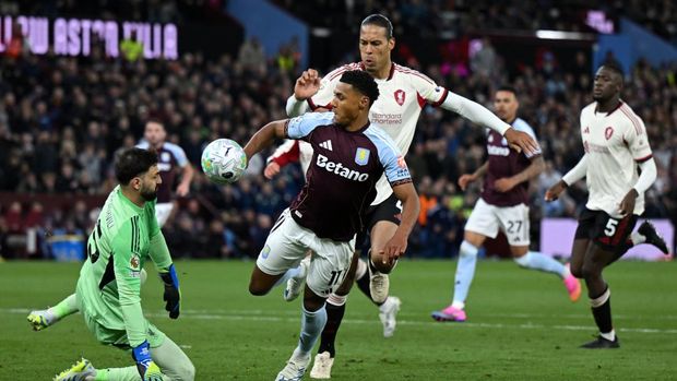BIRMINGHAM, ENGLAND - MAY 15: Ollie Watkins of Aston Villa shoots while under pressure from Giorgi Mamardashvili of Liverpool during the Premier League match between Aston Villa and Liverpool at Villa Park on May 15, 2026 in Birmingham, England. (Photo by Shaun Botterill/Getty Images)