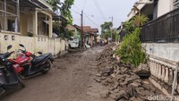 Jalan di Ngaliyan Semarang Rusak Parah Diterjang Banjir Bandang