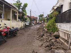 Jalan di Ngaliyan Semarang Rusak Parah Diterjang Banjir Bandang