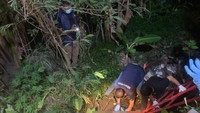 Mayat Bayi Membusuk Ditemukan dalam Kantong Plastik di Parit Ponorogo