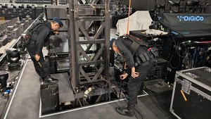 Brimob Polda Metro Sterilisasi Indonesia Arena Jelang Konser One Ok Rock