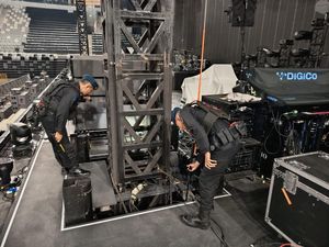 Brimob Polda Metro Sterilisasi Indonesia Arena Jelang Konser One Ok Rock