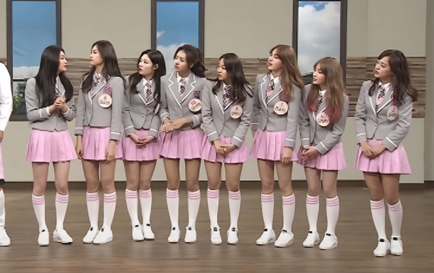 Potret I.O.I di acara 'Knowing Bros' pada tahun 2016/ Foto: instagram.com/jtbcbros Nostalgia penampilan pertama I.O.I di acara Knowing Bros pada tahun 2016 silam.