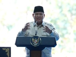 Prabowo: Saya Lihat Polri Berprestasi, Kapolri Belum Terima Bintang Mahaputera?