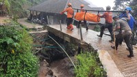 Video: 2 Korban Tewas Longsor Curug Cileat Subang Ditemukan Berdekatan