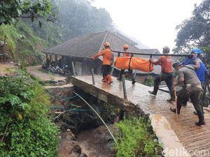 Video: 2 Korban Tewas Longsor Curug Cileat Subang Ditemukan Berdekatan
