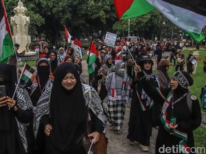 Ribuan Massa Long March Bela Palestina di Jakarta