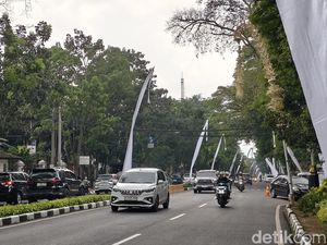 Suasana Jalan Diponegoro Jelang Kirab Budaya Milangkala Tatar Sunda