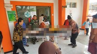 Kuli Bangunan Tersengat Listrik Saat Pasang Atap Makoramil Rejoso Pasuruan