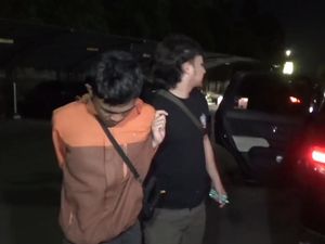 Sosok Pemotor Lindas Mahasiswi Unpad di Gang Sempit Kini Tertunduk Lesu