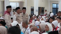 443 JCH Jambi Berangkat ke Tanah Suci, 2 Orang Tunda Terbang karena Sakit