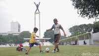 Warga Habiskan Long Weekend di Lapangan Banteng