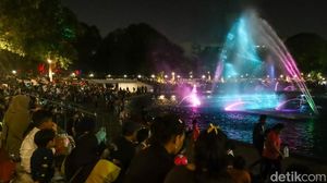 Air Mancur Menari Lapangan Banteng Jadi Penutup Akhir Pekan Favorit Warga