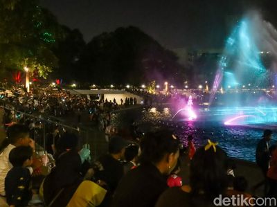 Air Mancur Menari Lapangan Banteng Jadi Penutup Akhir Pekan Favorit Warga