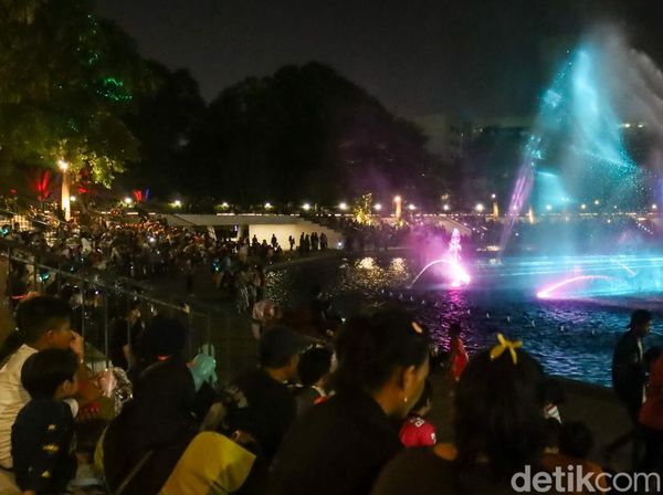 Air Mancur Menari Lapangan Banteng Jadi Penutup Akhir Pekan Favorit Warga