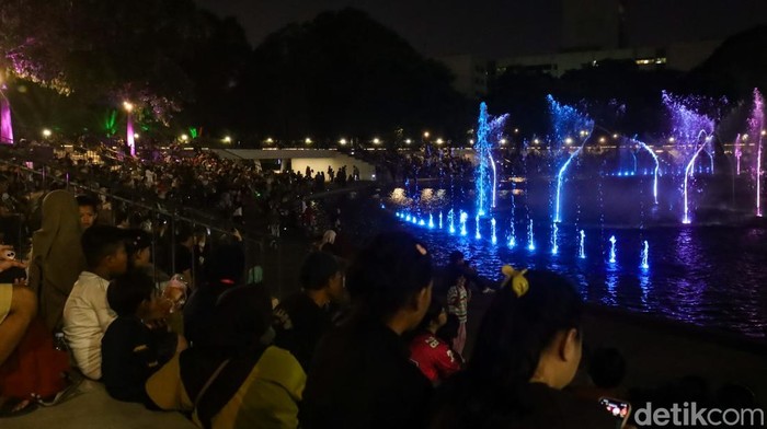 Air Mancur Menari Lapangan Banteng Jadi Penutup Akhir Pekan Favorit Warga