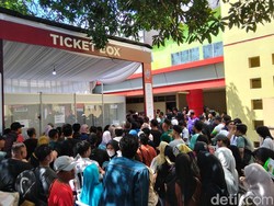 Antusias! Warga Antre Tiket Final SBY Cup 2026 sejak Pagi