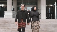 Gaya Unik Aurel Hermansyah di Korea, Tampil Modern Dengan Sentuhan Batik