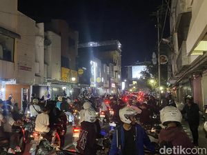Bobotoh Tumpah Ruah, Jalan Ahmad Yani Bergemuruh Sambut Kemenangan Persib