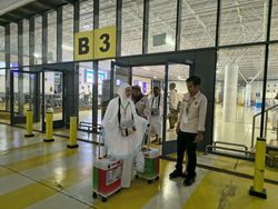 Video A Day in My Life: Jadi Media Center Haji yang Ditugaskan di Bandara