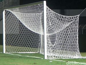 PSM Dikalahkan Persib di Kandang, Suporter Ricuh dan Bakar Gawang Stadion GBH