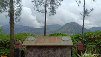 Gunung Bromo Dipadati Ribuan Wisatawan Saat Long Weekend