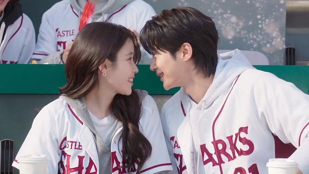 Iu dan Byeon Woo Seok di Drama Korea Perfect Crown