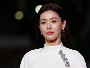 Alasan Jun Ji Hyun Pilih Comeback ke Layar Lebar Lewat Colony