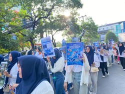 Mahasiswa Ilmu Komunikasi UMI Kampanye Antihoaks di CFD Makassar