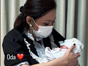 Gaya Maia Estianty Gendong Baby Soleil, Jam Tangan Rolex Pria Curi Atensi