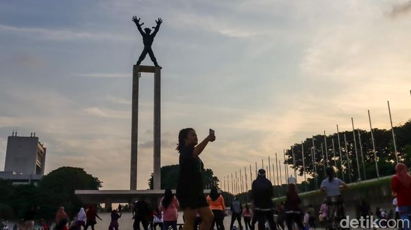 Menutup Libur dengan Langkah Kecil di Lapangan Banteng