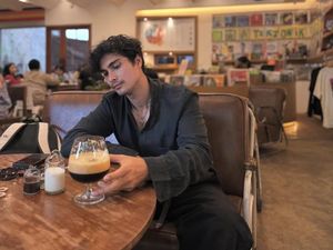 Momen Cinta Brian Asyik Masak Steak hingga Makan di Restoran