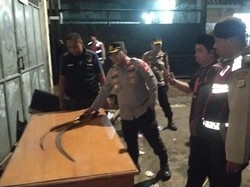 Polisi Bubarkan Remaja Hendak Tawuran di Jakbar, Celurit hingga Sinte Disita