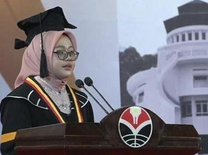 Rajin Baca Jurnal 10 Menit Sehari, Siti Jadi Lulusan Terbaik UPI dengan IPK 3,98