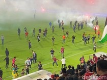 Video Kericuhan di Stadion Habibie Usai Persib Kalahkan PSM