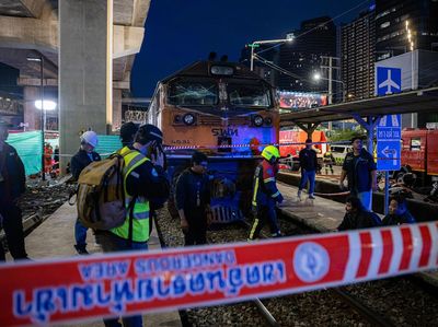 Tabrakan Maut di Pusat Bangkok, Delapan Orang Tewas