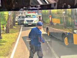 Viral Iring-iringan Mobil Presiden Beri Jalan Ambulans di Nganjuk