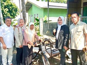 Viral Doakan Jemaah Haji, Ema Dapat Becak Baru dari Andre Rosiade