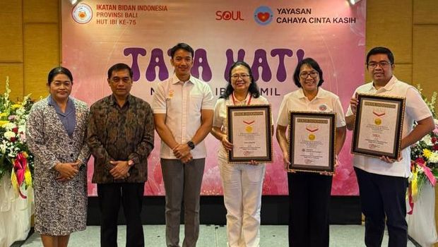 

1.Ketua IBI Provinsi Bali, Dr. Ni Nyoman Budiani, SST, M.Biomed
2.  Kepala Dinas Kesehatan Provinsi Bali, Dr. dr. I Nyoman Gede Anom, M.Kes.
3. Triyono ( Senior Manager MURI ) 
4. Bunda Arsaningsih ( Guru Meditasi Pemegang 3 Rekor MURI ) 
5. Adek Dharana ( Ketua Yayasan Cahaya Cinta Kasih ) 
6. dr. Rastho Mahotama ( Chief of RnD SOUL )