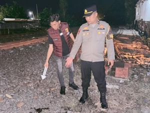 Pengendara Motor di Muara Enim Tertabrak KA, Korban Belum Sadarkan Diri