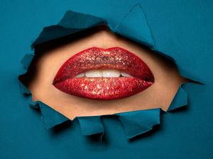 Bibir Berkedut Terus Pertanda Apa? Ini Mitos, Fakta, dan Cara Mengatasinya