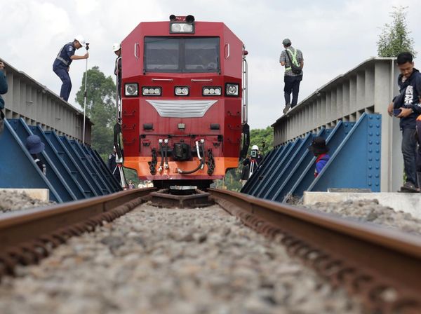 Jembatan Rel Kereta Sepanjang 32 Meter di Kediri Jalani Uji Fungsi