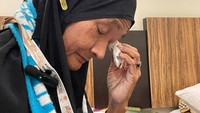 Puluhan Tahun Hidup Sendiri, Nenek Jumaria Pergi Berhaji dan Jadi Ikon Dunia