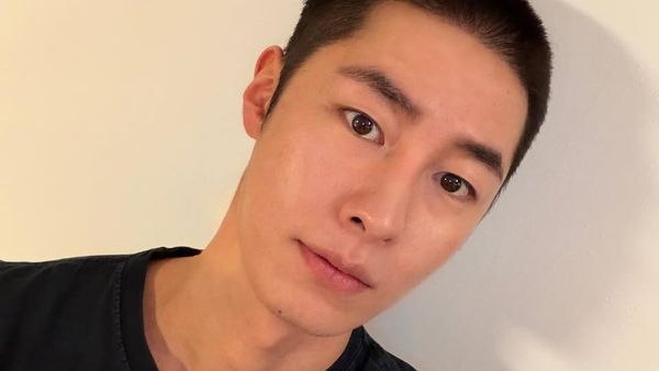 Lee Jae Wook Pamit Wamil, Pamer Foto Cepak
