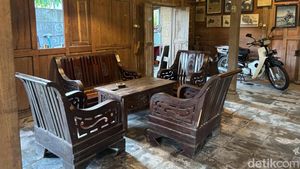 Ngopi di Karawang, Ada Kafe Rumah Jawa yang Estetik dan Cozy!