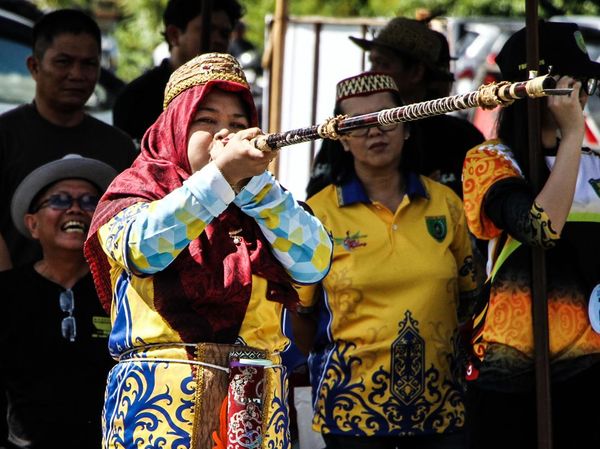 Manyipet, Tradisi Berburu Suku Dayak yang Tetap Dilestarikan