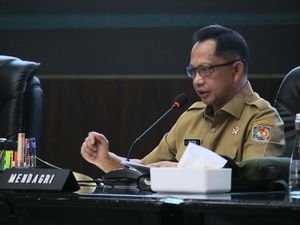 Mendagri Apresiasi Inflasi 2,42%, Minta Pemda Waspadai Dampak Geopolitik