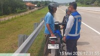 Viral Pemotor Bonceng 3 Masuk Tol Batang