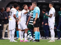Neymar Ngamuk ke Wasit Keempat gegara Salah Substitusi