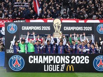 Saat PSG Rayakan Juara Ligue 1 di Pojokan Stadion Lawan